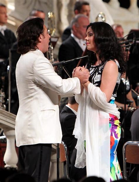 Photo Exclusif Roberto Alagna Et Sa Compagne La Soprano Aleksandra