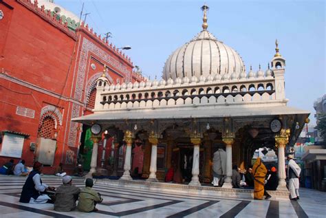 Prominent Religious Places In Delhi To Visit By Road