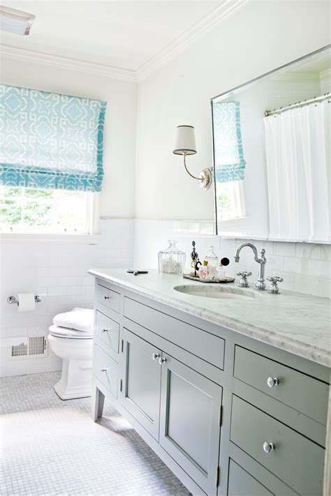 Can large tiles work in a small space? 30 amazing ideas and pictures of antique bathroom tiles