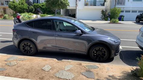 Tesla Model Y Spotted In Midnight Silver 20 Induction Rims Southern