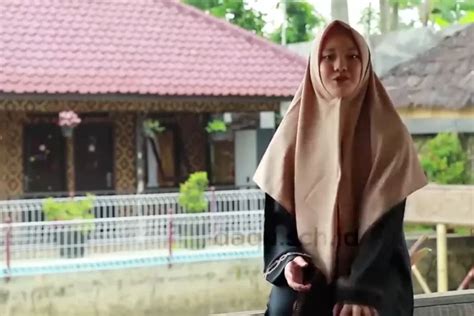 Kisah Mualaf Cantik Julia Prastini Dulu Benci Adzan Kini Hafiz Quran