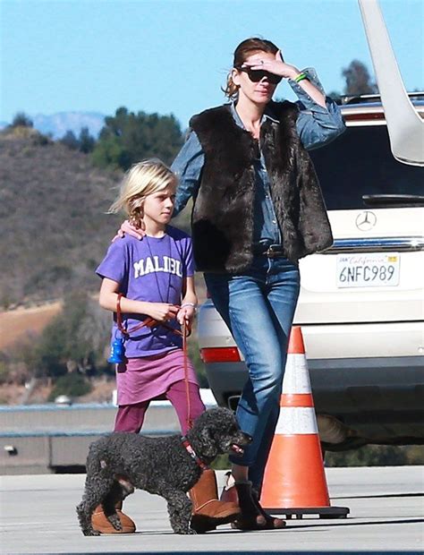 Julia Roberts With Her Daughter Hazel Lainey Gossip Entertainment
