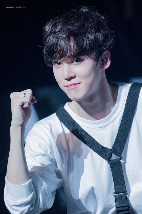 Adapted from the webtoon imitation by park kyung ran. 10 Fakta Jeong Yunho ATEEZ, Pemeran Yoojin di KDrama ...