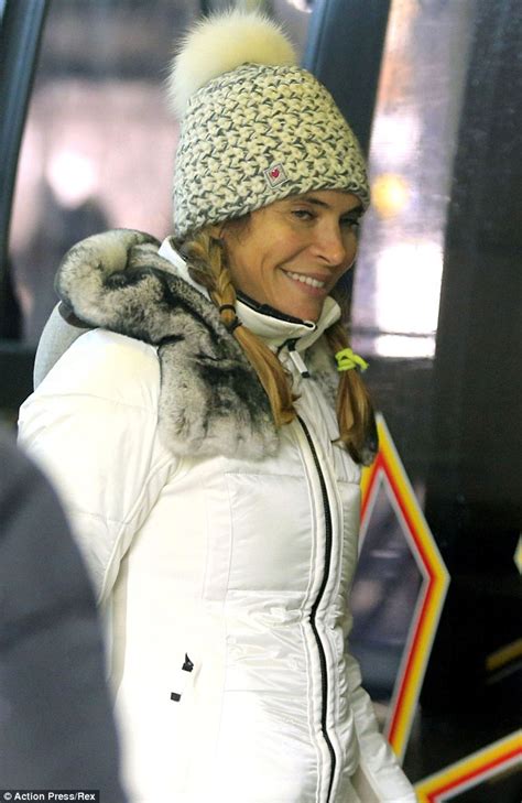 Robbie Williams Pregnant Wife Ayda Field Watches His Gig In Austria Daily Mail Online