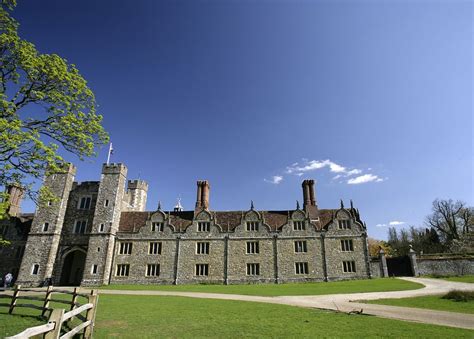 Knole House Kent English Castles English Country House Beautiful Places