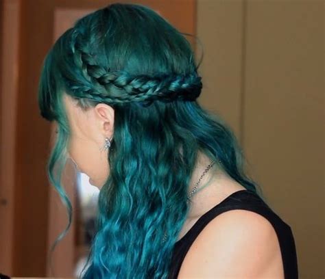 Here are 10 hairstyles for guys with blue dyed hair. This girls name is Kalel Cullen and I LOVE her hair. She's ...