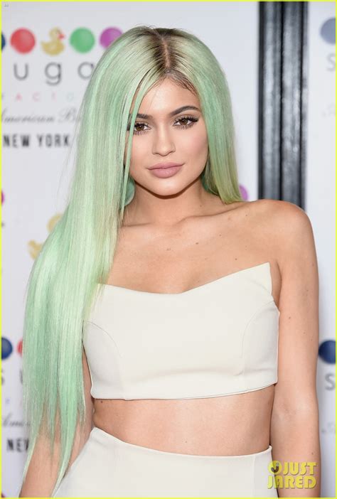 Kylie Jenners Hair Pulled By Fan In Scary Attack Video Photo