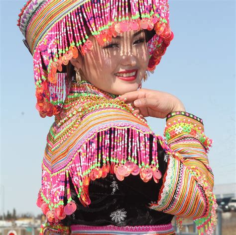 hello-los-koom-kuv-os-hmong-clothes-and-bags