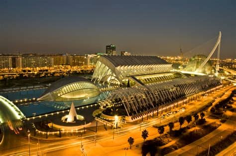 As sorpresas da casa das ciencias traspasan as súas paredes e invaden o parque de santa margarita. File:Valencia, Ciudad de las Ciencias y de las Artes.jpg ...