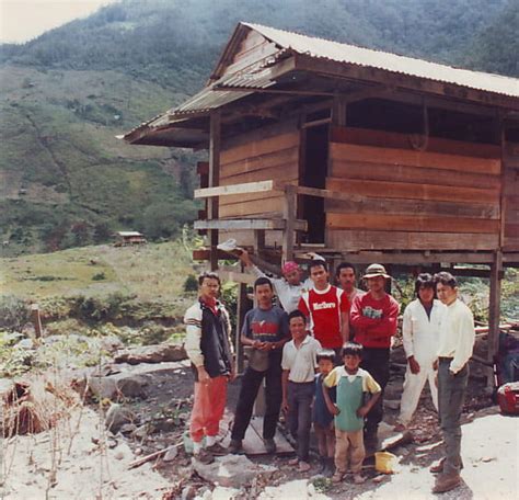 Nah sahabat, kali ini saya akan mengupas secara detail mengenai jalur pendakian gunung prau via kalilembu. Catatan Harian Ekspedisi Sulawesi 94 : Menempuh Rimba ...