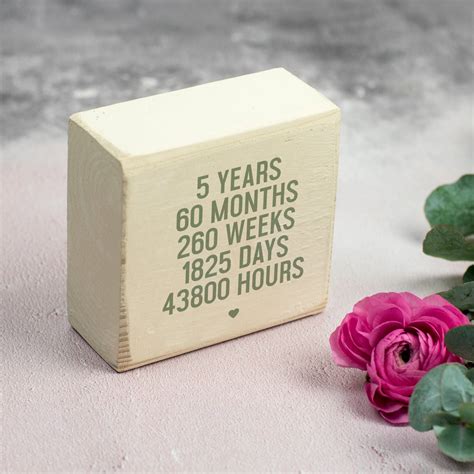 Our anniversary gift collection has some gorgeous ideas to help you celebrate your milestone year and cherish great times with loved ones! Personalised 5th Anniversary Wooden Keepsake Gift By ...
