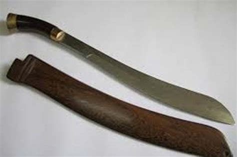 4 Senjata Tradisional Minangkabau (SUMATERA BARAT)