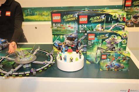 Boris Bricks Lego Alien Conquest 2011