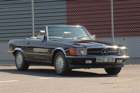 When a new mercedes appears, it is a new car. with these words, the 350 sl was rung out and the new sl product range rang in. Mercedes-Benz 300 SL R107 — 1989 on Bilweb Auctions