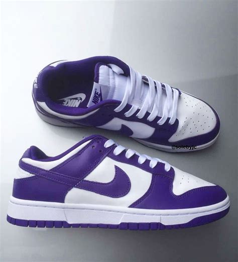 Der Beitrag Court Purple Lackiert Jetzt Den Nike Dunk Low Erschien