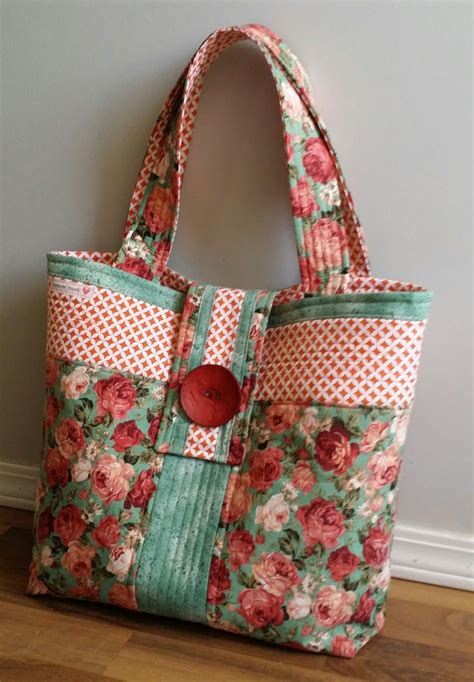 Novice Beginnings Rose Fabric Tote Bag Tutorial Now Available Fabric Tote Bags Quilted Tote
