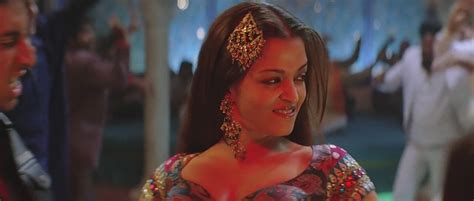 Aishwarya Rais Hot Item Song Kajra Re Hd Stills From Movie Bunty Aur Babli