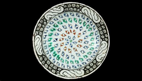 Iznik Polychrome Pottery Dish Decorated With Screw Shells SOLD Kent