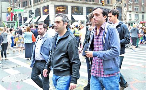 Alberto fernández propone limitar la nocturnidad. Los particulares looks de Ottavis - Clarín