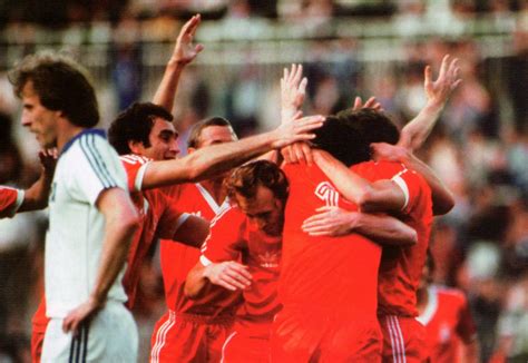 Nottingham forest win consecutive european cups in 1979 and 1980. 15 Classic European Cup/Champions League Final Photos ...