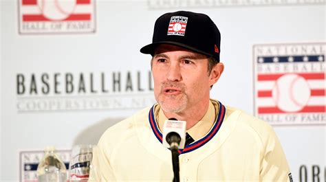 Mike Mussina Enters Baseball Hall Of Fame Without Yankees Logo On Cap