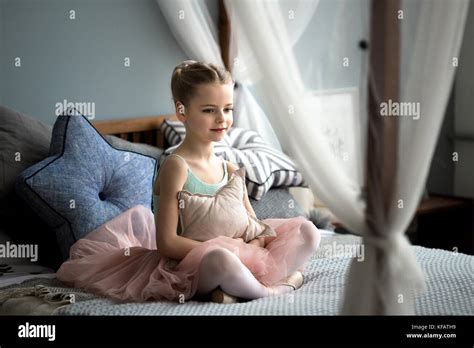 Süße Kleine Mädchen Träumt Davon Eine Ballerina Kind Mädchen In