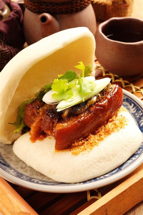 Petit Pain De Bao Sandwich Cuit La Vapeur Bao De Gua Image Stock Image Du D Licieux Frit