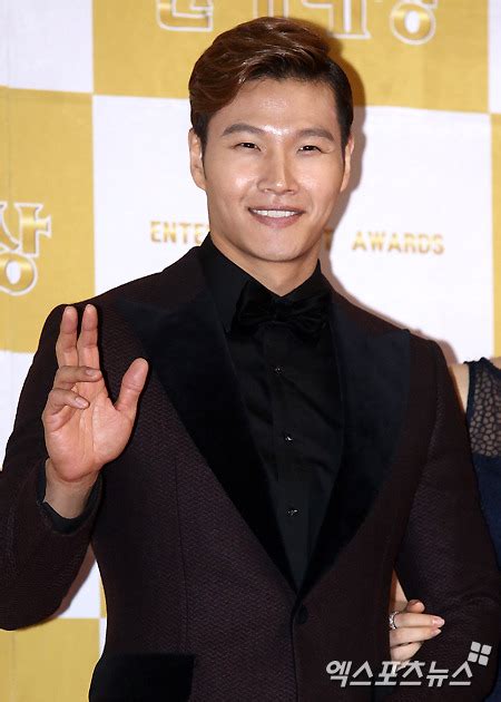 Kim jong kook & hong jin young's love story~ 2018 sbs entertainment awards. kim jong kook