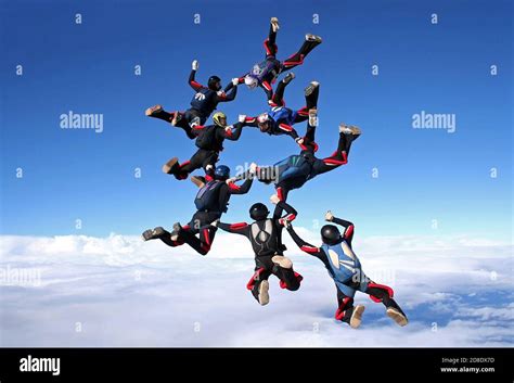 Skydiving Team Work Big Group Stock Photo Alamy