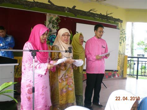 Tidak seperti ais air, ais kering pergi dari pepejal ke gas tanpa menjadi cecair dalam proses yang disebut sublimasi. Soalan Kuiz Alam Sekitar Sekolah Menengah - Kecemasan l