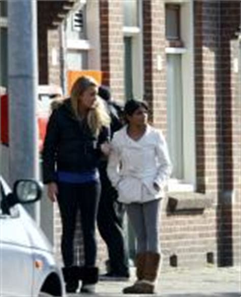 She first became known in 2009 appearing on the reality show wiekent nederland. Reni van Maren