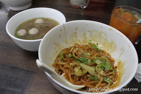 It has an awesome flavour naturally with no traces of msg. GoodyFoodies: Lai Foong Beef Noodle Shop, Taman Taynton ...