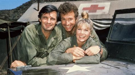 mash tv show meet the stars who made the war comedy drama show m a s h a huge hit 1972 1983
