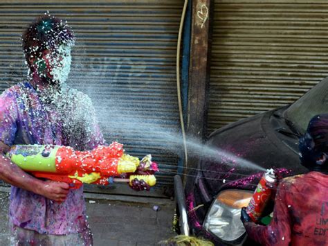 holi 2018 five things you need to know about this extravagant festival of colours oneindia news