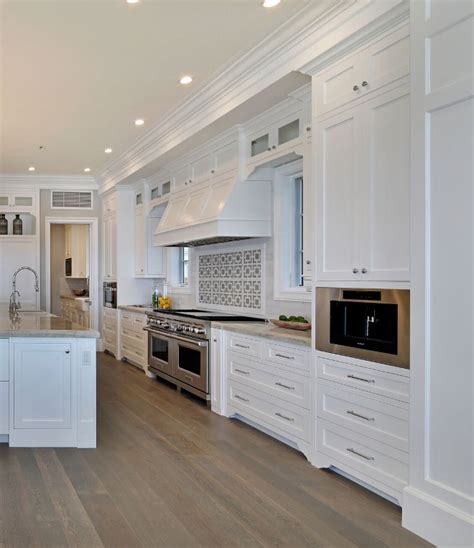 Check spelling or type a new query. White Cape Cod Beach House Design - Home Bunch Interior ...