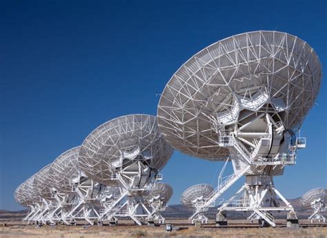 The speed of light is a little less than 300,000 km per second. What is an Electromagnetic Wave? (with pictures)