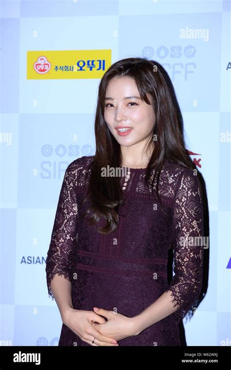South Korean Actress Yoon So Hee Poses As She Arrives On The Red Carpet