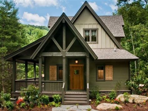 Picking the best paint colors for your property's exterior is a process that involves more than finding the right colors because not all exterior paints are equally suited to different surfaces. Mountain Home Exterior Paint Colors Mountain Home Exterior ...
