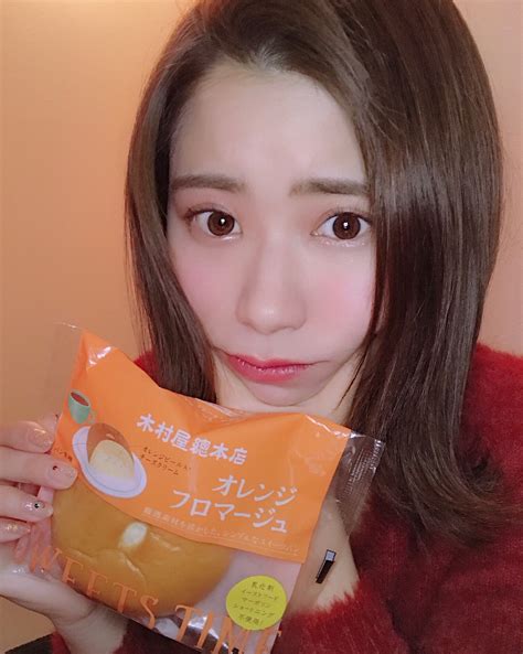 伊藤奈月 こないだの投稿したさ 柚子ピールのパンに引き続き、 このパンには オレンジピールが入ってるの！ 柑橘系皮シリーズ またまた 私の好きなタイプのパン Moe