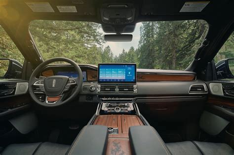 2022 Lincoln Navigator Review Pricing Navigator Suv Models Carbuzz