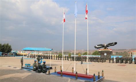 Gaji guru honorer adalah salah satu topik yang selalu diangkat di setiap hari pendidikan nasional pada tanggal 2 mei. Semangat Pahlawan di Dadaku | Kedai Pena