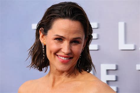 Jennifer Garner Just Wore The Breeziest Summer Version Of The Exposed Corset Dress Glamour