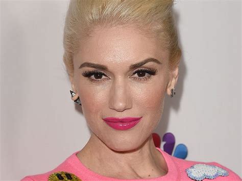 How Gwen Stefani Looks So Young