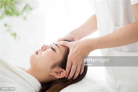 Japanese Women Massage Bildbanksfoton Och Bilder Getty Images
