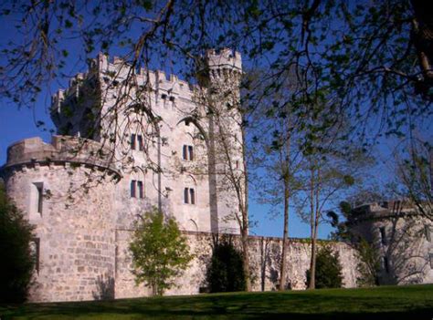 Ha pasado un año y medio desde que el bar inglés del hotel country sirviera su último pisco sour al público en. Castillos de Bizkaia