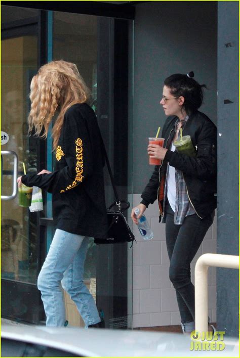 Kristen Stewart And New Girlfriend Stella Maxwell Grab Smoothies In La Photo 3836707 00