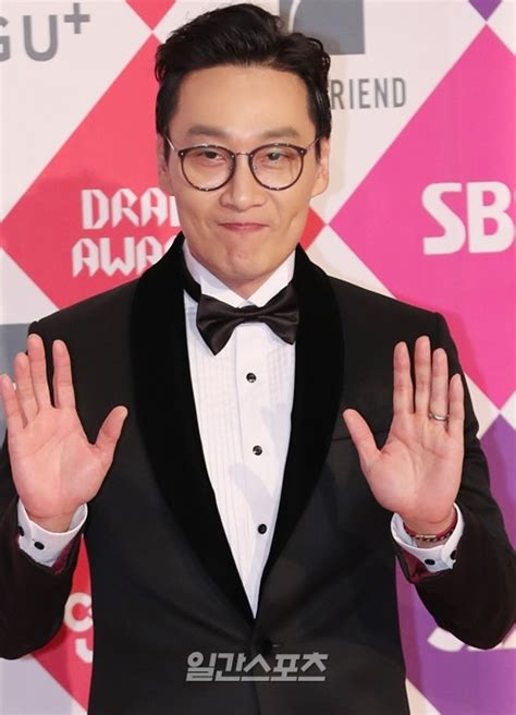 이휘재 '비매너 논란'에 아내 문정원 씨 인스타그램에 달린 댓글. 진단IS이휘재가 성동일·조정석·이지은께 저지른 무례함 - 일간 ...