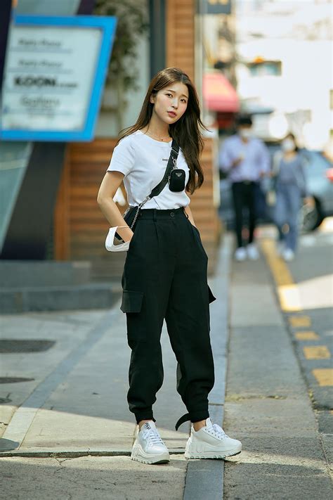 street fashion women s style in seoul may 2020 écheveau korean fashion korean casual