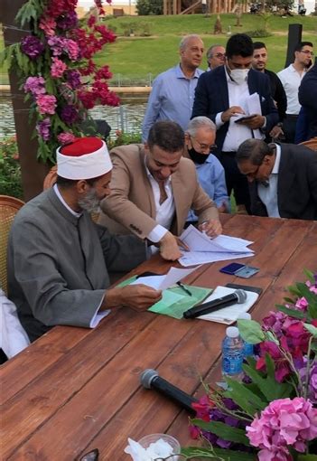 وبعد شهر العسل أخبرني أنه سيسافر لأتمام عمله و سيرسل في طلبي بعد أن يؤمن لنا اقامة و ينتهي من الاوراق المطلوبة. الصور الأولى من عقد قران محمد فراج وبسنت شوقي | خبر | في الفن