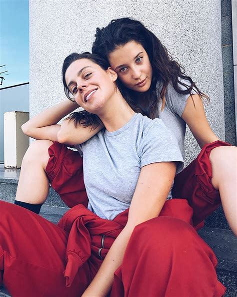 María Pedraza y Clara Alvarado la casa de papel Alison y Ariadna Netflix Series Series Movies